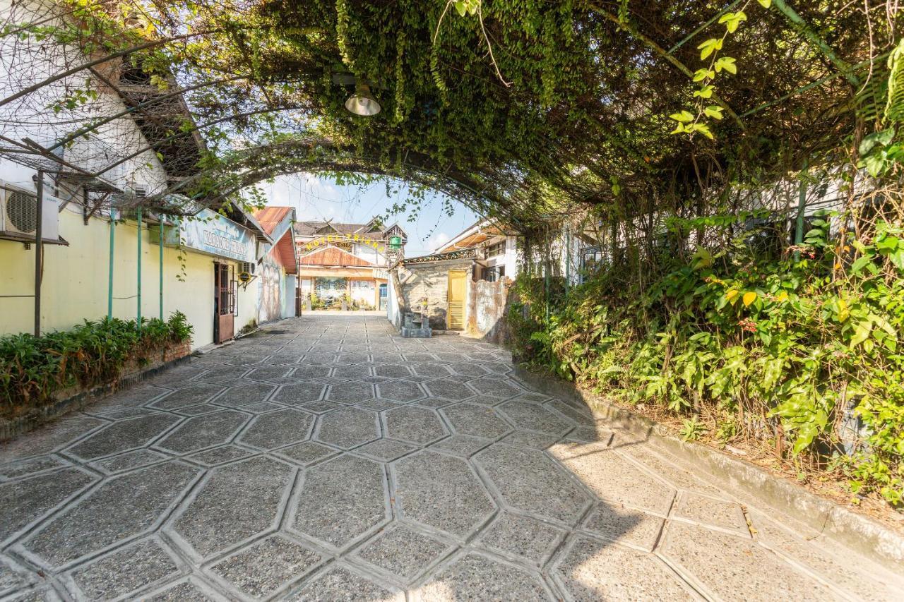 Oyo 2527 Hotel Triana Palangkaraya Buitenkant foto