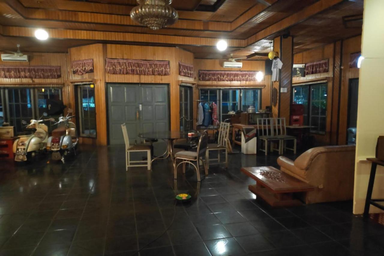 Oyo 2527 Hotel Triana Palangkaraya Buitenkant foto