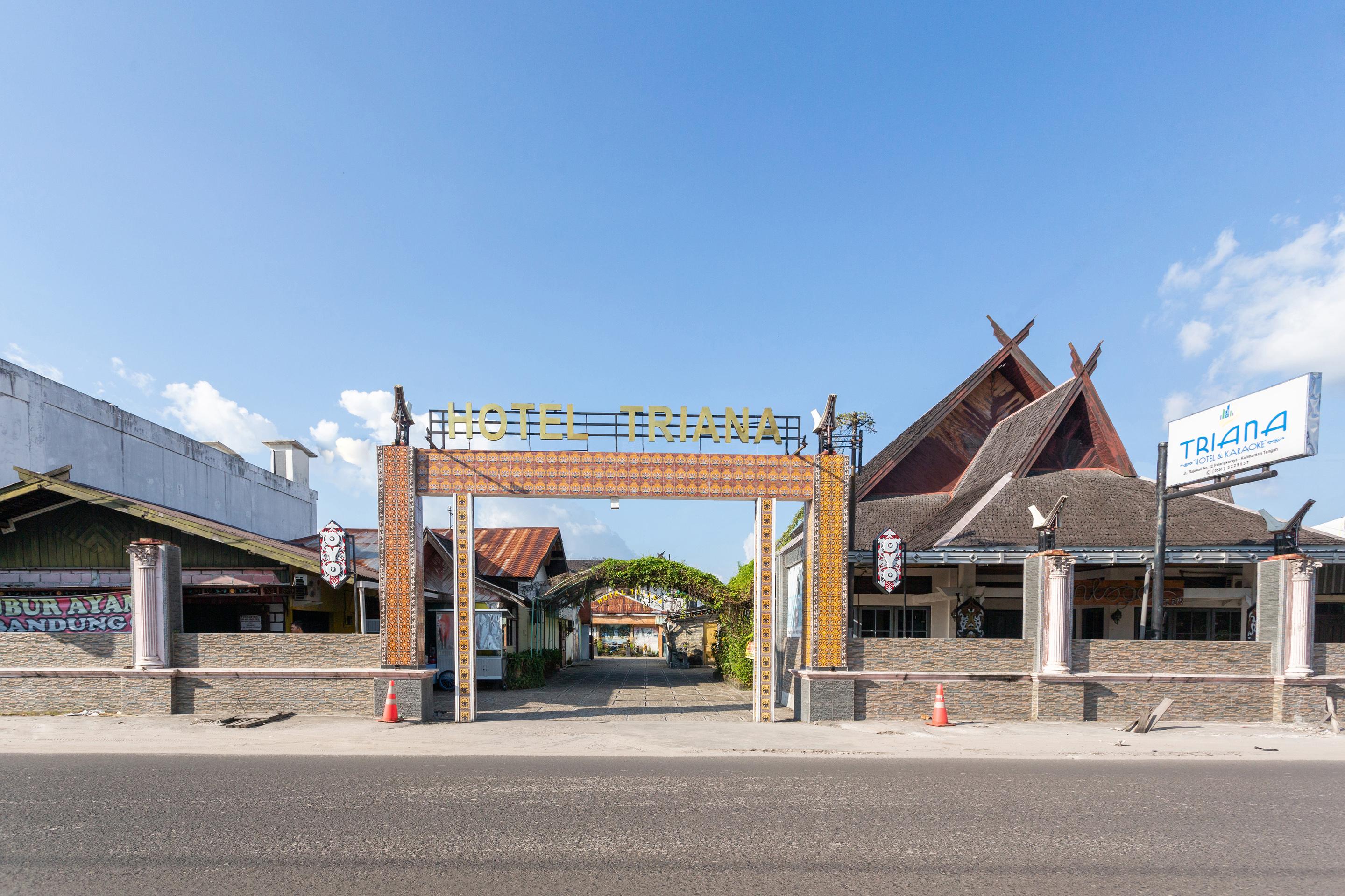 Oyo 2527 Hotel Triana Palangkaraya Buitenkant foto